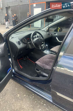 Хэтчбек Peugeot 308 2010 в 