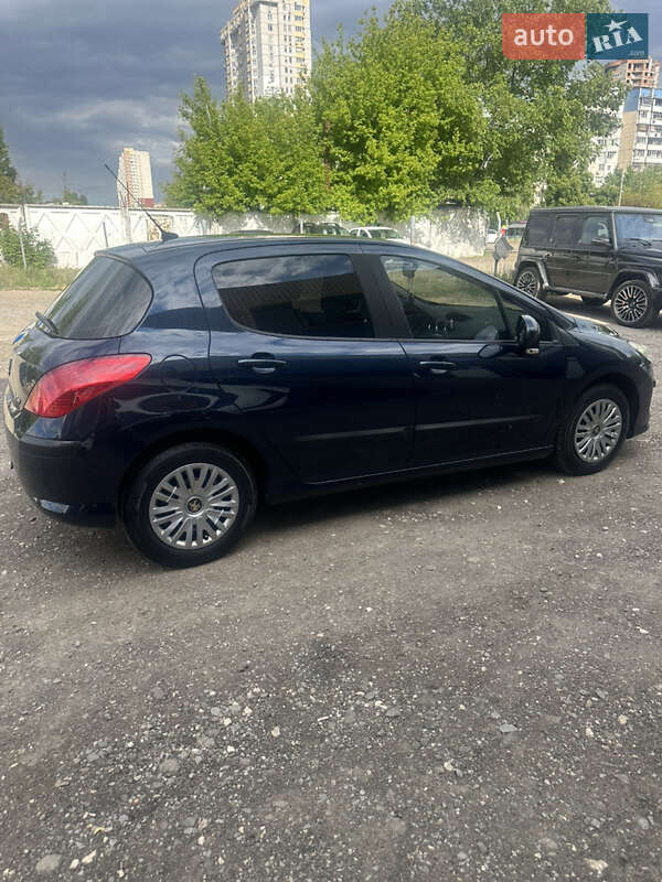 Хэтчбек Peugeot 308 2010 в Киеве