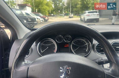 Хэтчбек Peugeot 308 2010 в 