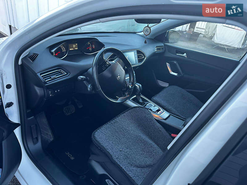 Універсал Peugeot 308 2015 в Чернівцях