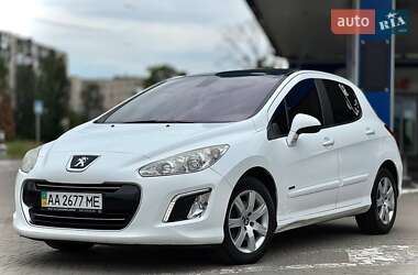 Хэтчбек Peugeot 308 2012 в 