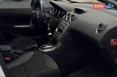 Хэтчбек Peugeot 308 2012 в 