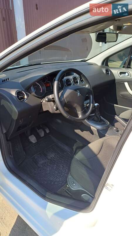 Хэтчбек Peugeot 308 2011 в Днепре