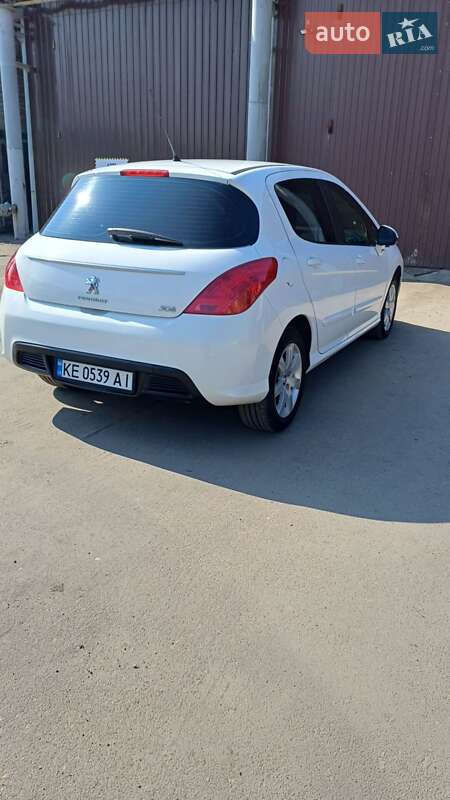 Хэтчбек Peugeot 308 2011 в Днепре