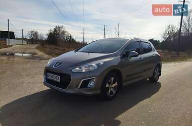 Хэтчбек Peugeot 308 2012 в Ахтырке