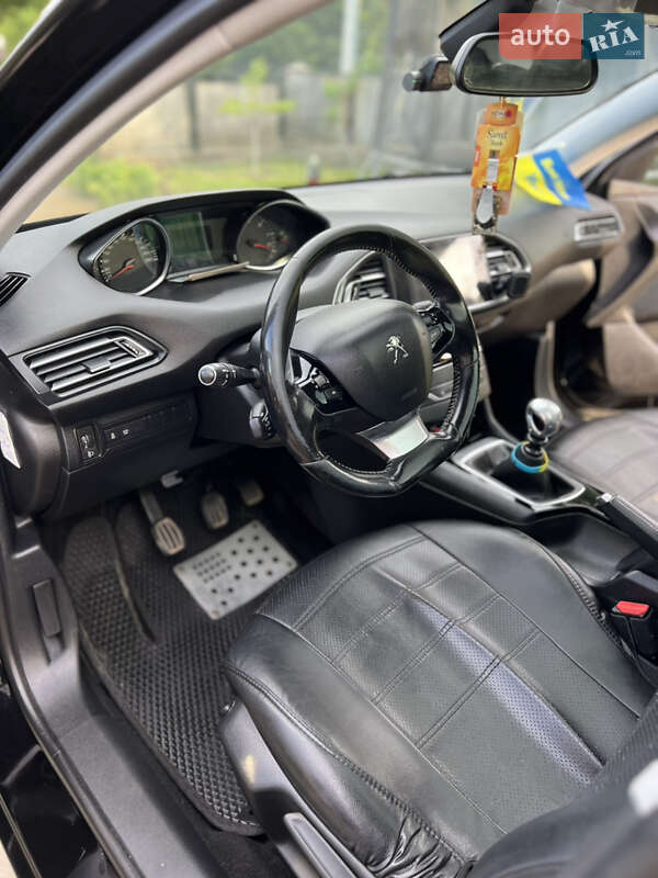 Універсал Peugeot 308 2015 в Чернівцях