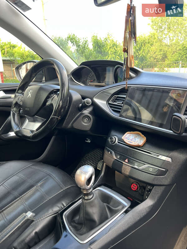 Універсал Peugeot 308 2015 в Чернівцях