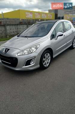 Хэтчбек Peugeot 308 2011 в 