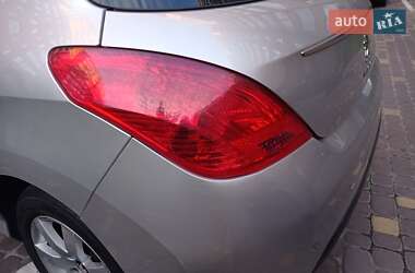 Хэтчбек Peugeot 308 2011 в 