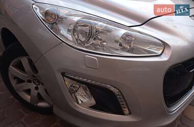 Хэтчбек Peugeot 308 2011 в 