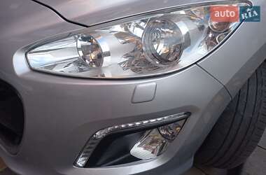 Хэтчбек Peugeot 308 2011 в 