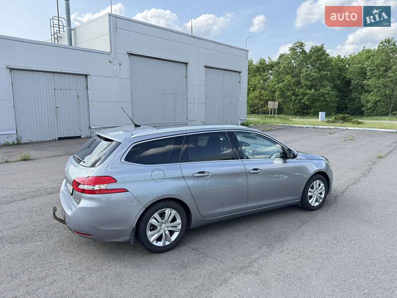 Универсал Peugeot 308 2015 в Ровно