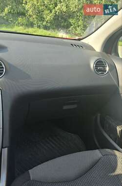 Хэтчбек Peugeot 308 2010 в 
