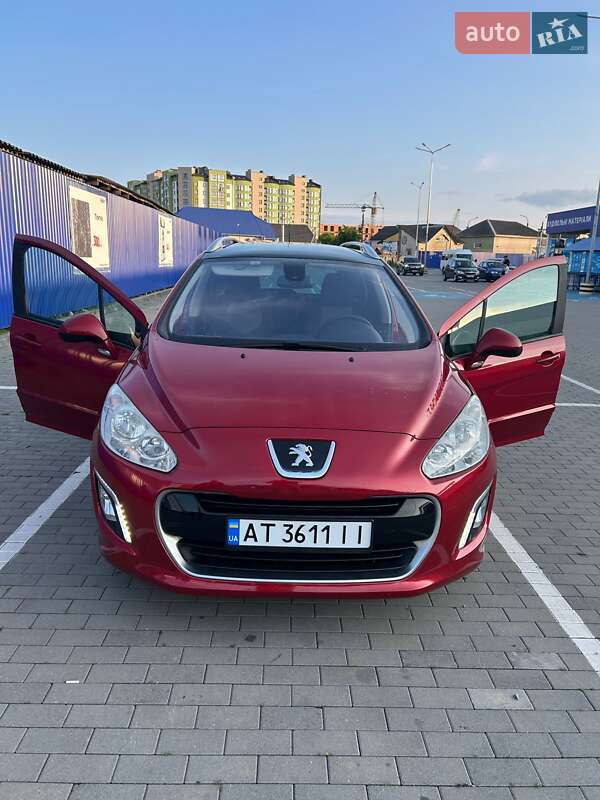 Универсал Peugeot 308 2012 в Калуше
