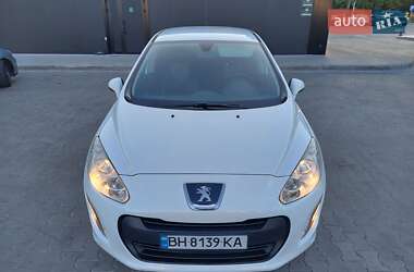 Хетчбек Peugeot 308 2012 в 