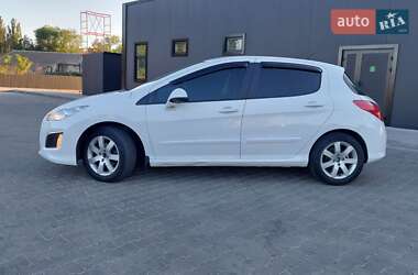 Хетчбек Peugeot 308 2012 в 