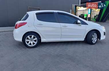Хетчбек Peugeot 308 2012 в 