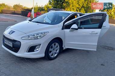 Хетчбек Peugeot 308 2012 в 