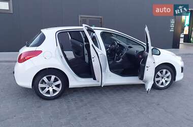 Хетчбек Peugeot 308 2012 в 