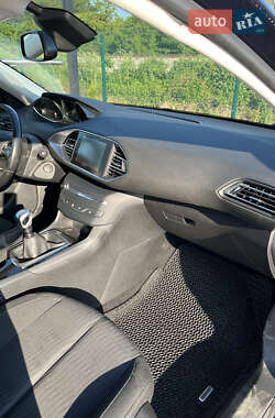 Універсал Peugeot 308 2016 в Виноградові