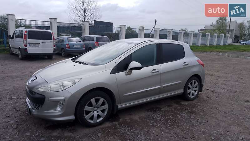 Хетчбек Peugeot 308 2008 в Мукачевому