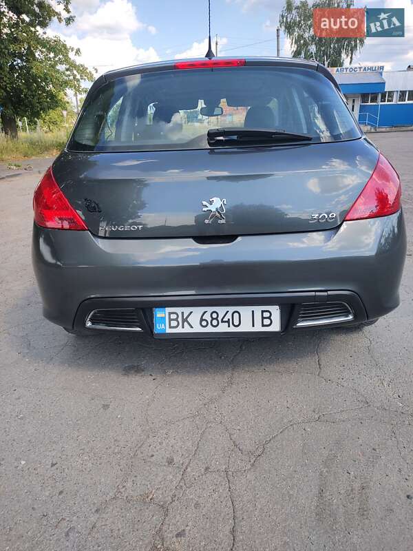 Хэтчбек Peugeot 308 2009 в Остроге