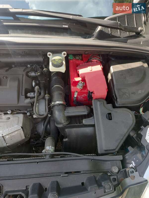 Хэтчбек Peugeot 308 2009 в Остроге