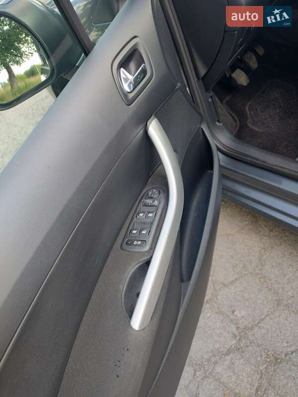 Хэтчбек Peugeot 308 2009 в Остроге