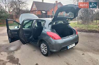 Хэтчбек Peugeot 308 2012 в 