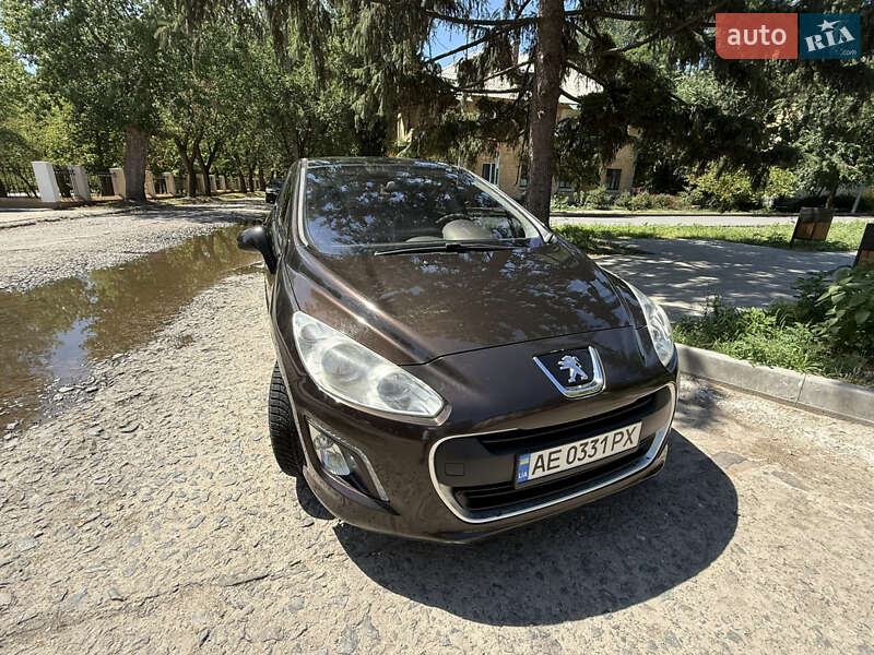 Хетчбек Peugeot 308 2012 в Дніпрі