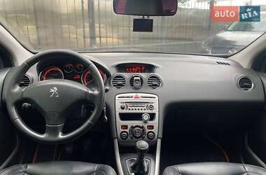 Хэтчбек Peugeot 308 2012 в 