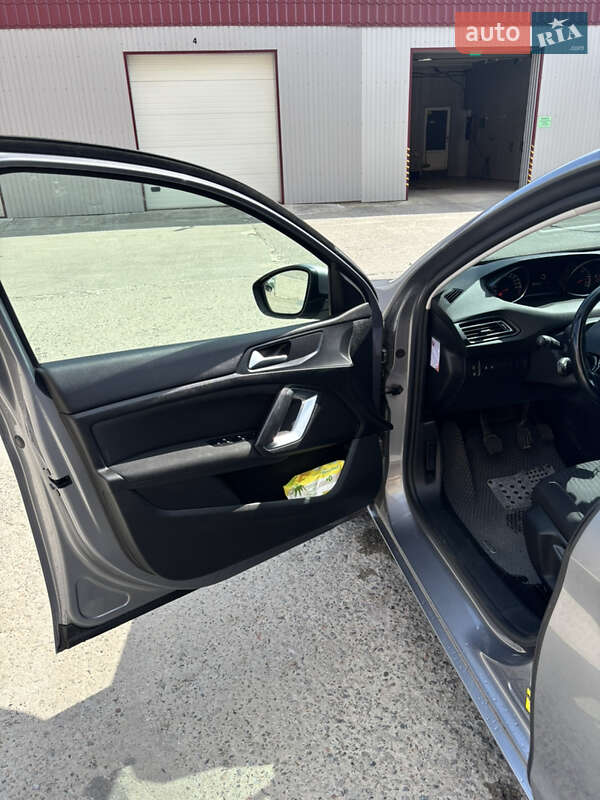 Универсал Peugeot 308 2015 в Остроге