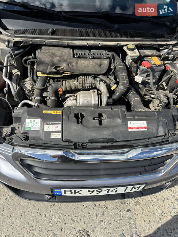 Универсал Peugeot 308 2015 в Остроге