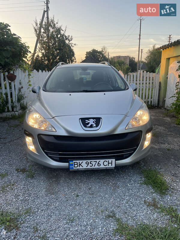 Універсал Peugeot 308 2010 в Млиніві