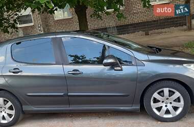Хэтчбек Peugeot 308 2010 в Запорожье