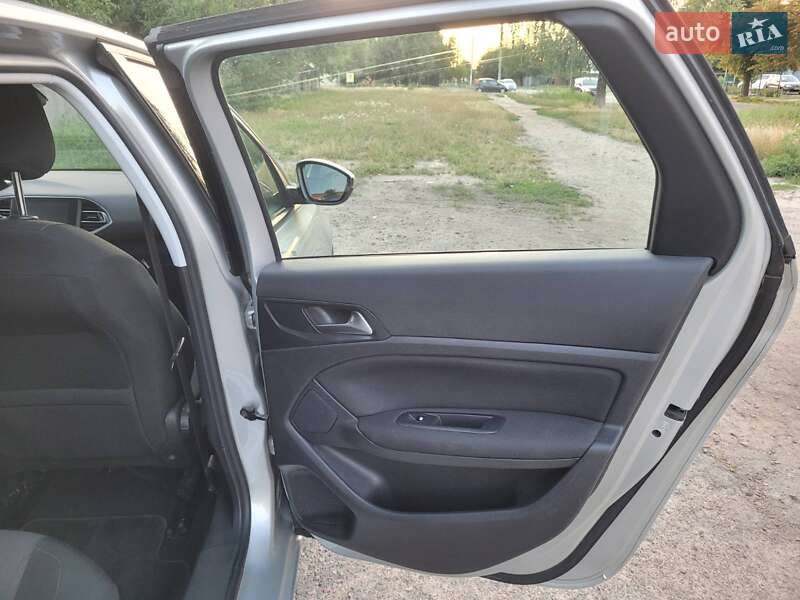Універсал Peugeot 308 2015 в Черкасах фото 16 Універсал Peugeot 308 2015 в Черкасах