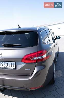 Універсал Peugeot 308 2015 в Брошневі-Облозі
