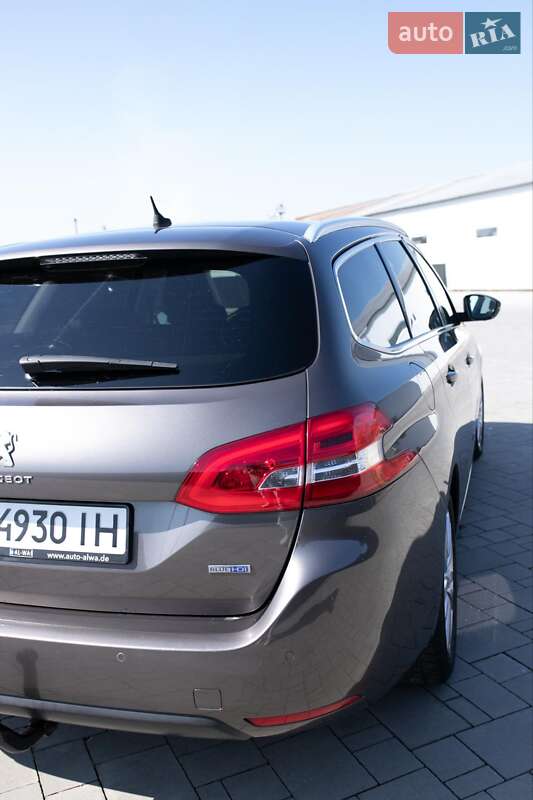 Универсал Peugeot 308 2015 в Брошневе-Осаде