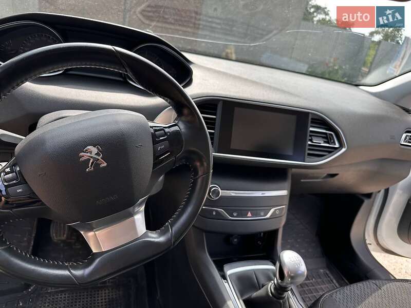 Универсал Peugeot 308 2014 в Тернополе