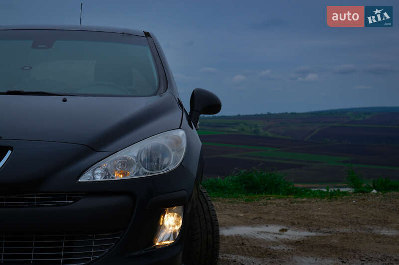 Хетчбек Peugeot 308 2010 в Чернівцях
