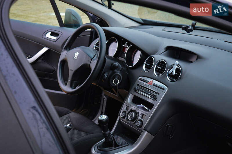 Хетчбек Peugeot 308 2010 в Чернівцях