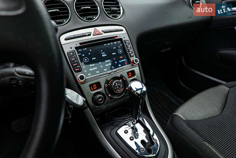Хэтчбек Peugeot 308 2008 в Киеве