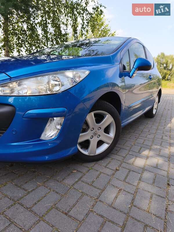 Хетчбек Peugeot 308 2008 в Дрогобичі