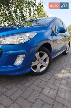 Хэтчбек Peugeot 308 2008 в 