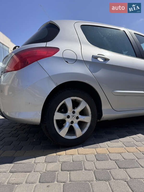 Хэтчбек Peugeot 308 2012 в Бориславе