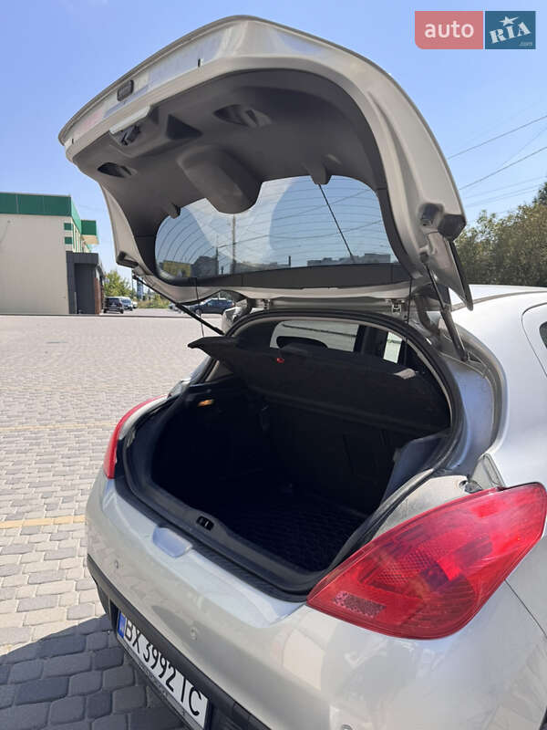 Хэтчбек Peugeot 308 2012 в Бориславе