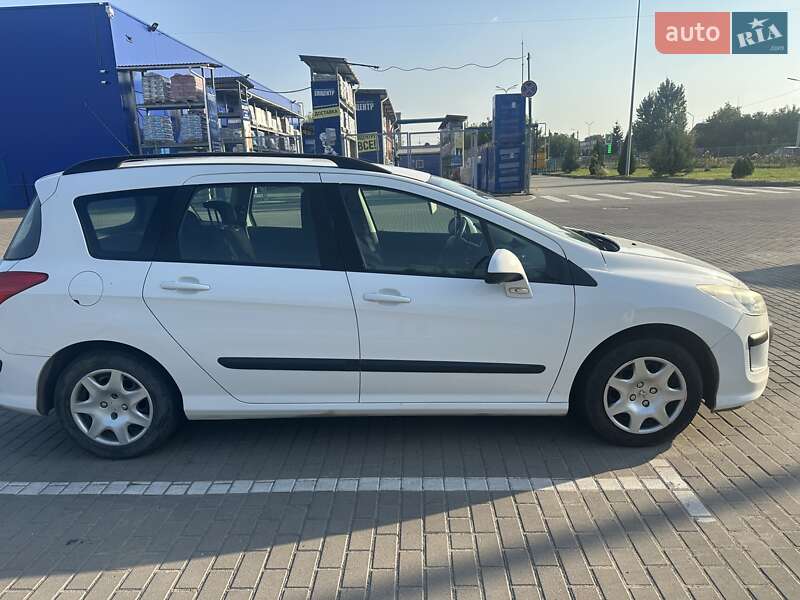 Универсал Peugeot 308 2010 в Дубно