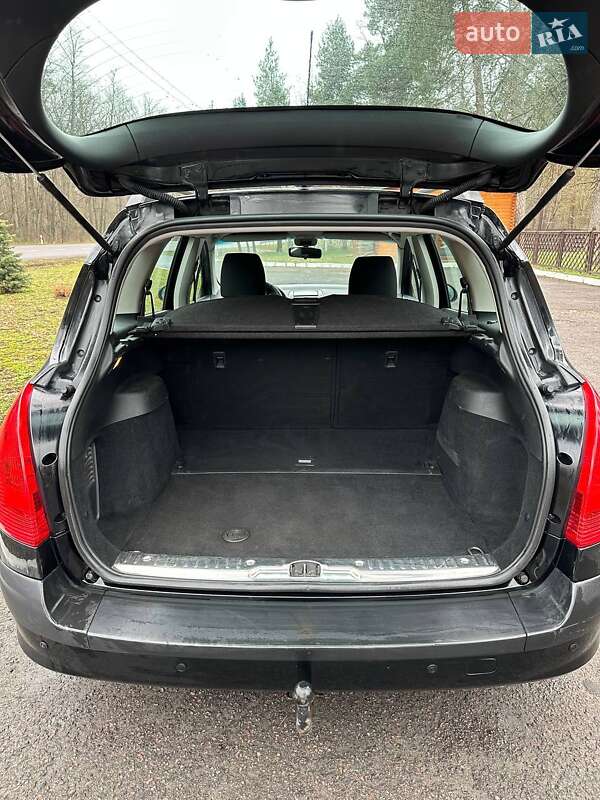 Универсал Peugeot 308 2010 в Киверцах