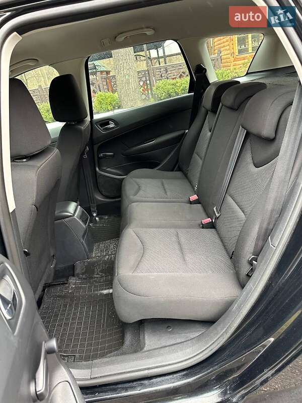 Универсал Peugeot 308 2010 в Киверцах