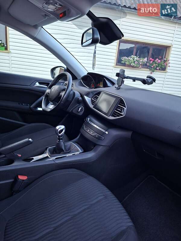 Универсал Peugeot 308 2015 в Дубно